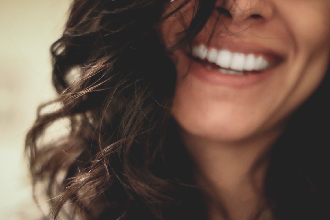 Professional Tooth Whitening vs. Beauty Salon